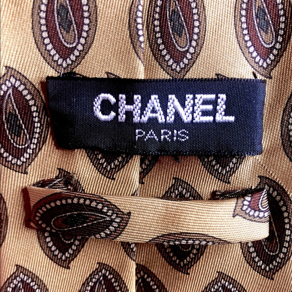 CHANEL Other - Chanel tan beige tie Silk paisley